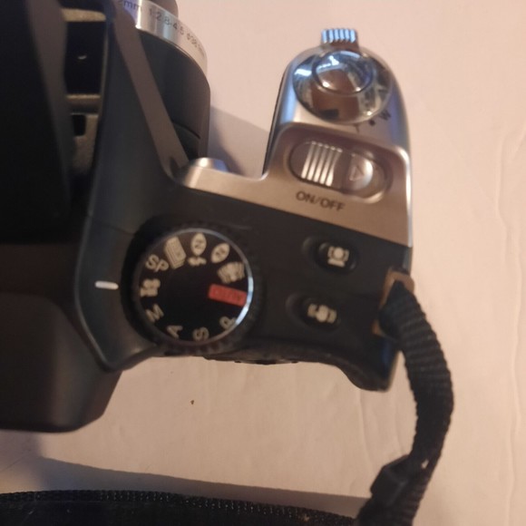 Fuji FinePix S8100fd Compact Digital Bridge Camera 10MP 27-86mm 18x Zoom Lens - Picture 7 of 14